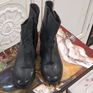 Women's Black Leather Ankle Boots with Side Zip